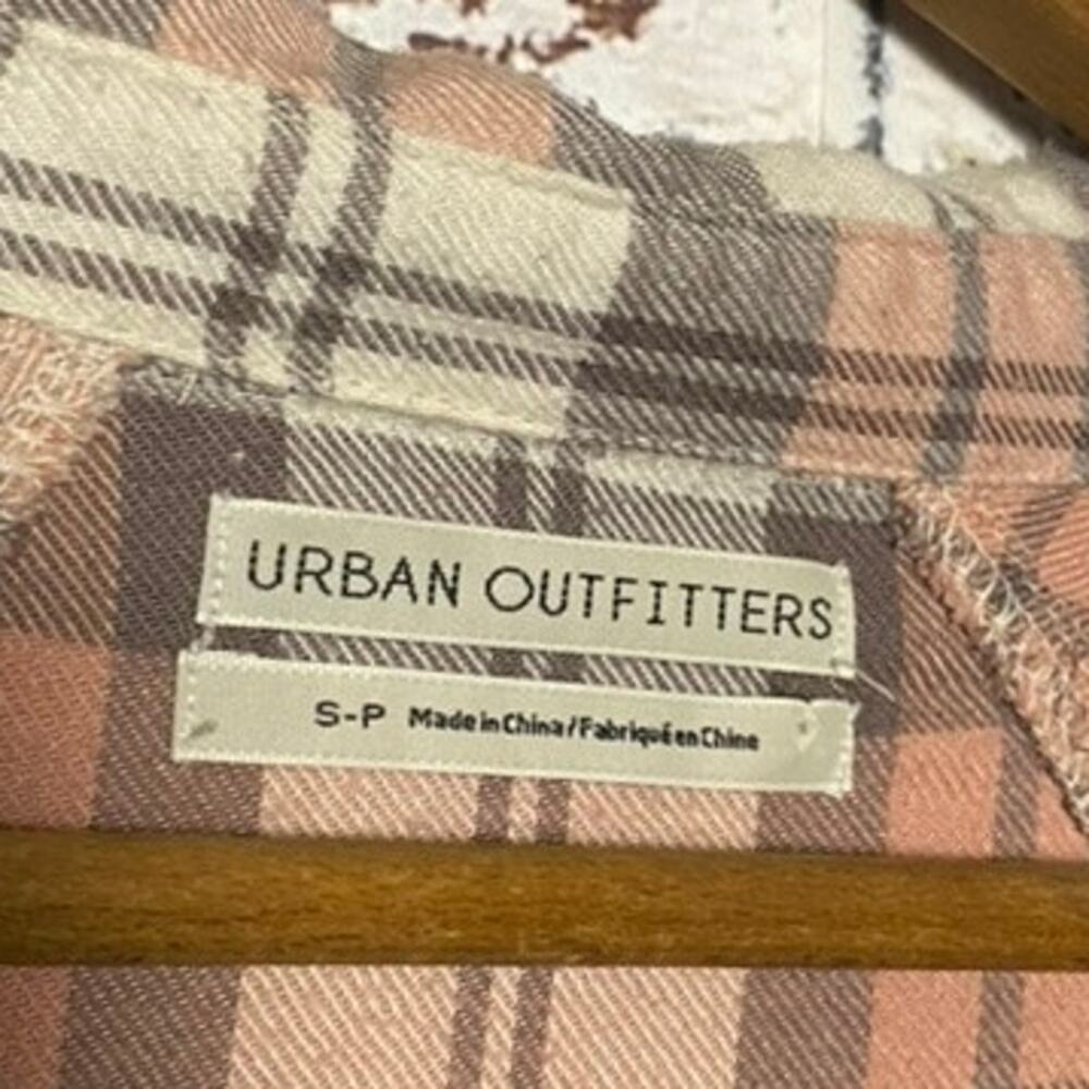 Urban Outfitters Oversized Plaid Flannel Button Down Blouse - Picture 8 of 10